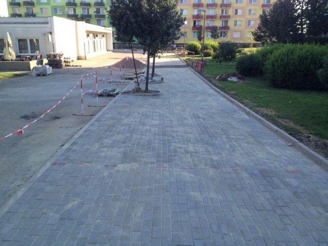 Hrušovany-odstavná stání-zámková dlažba