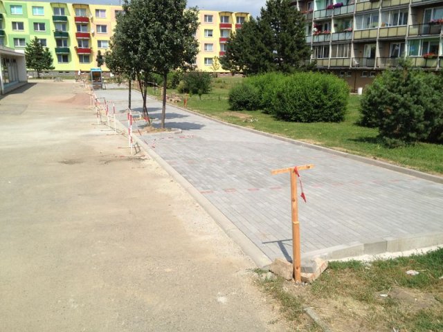 Hrušovany-odstavná stání-zámková dlažba