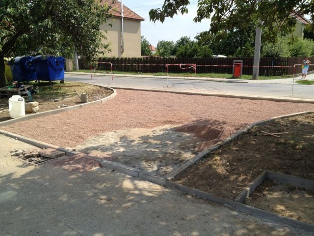 Hrušovany-odstavná stání-zámková dlažba