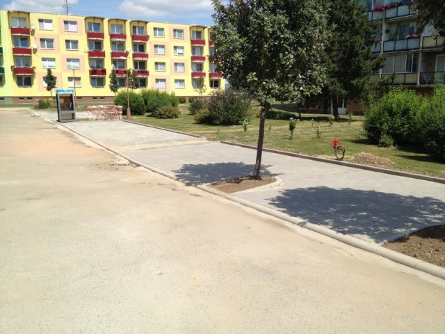 Hrušovany-odstavná stání-zámková dlažba