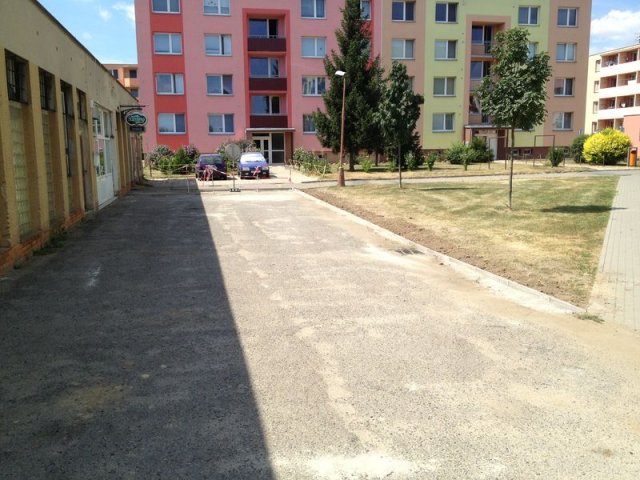Hrušovany-odstavná stání-zámková dlažba